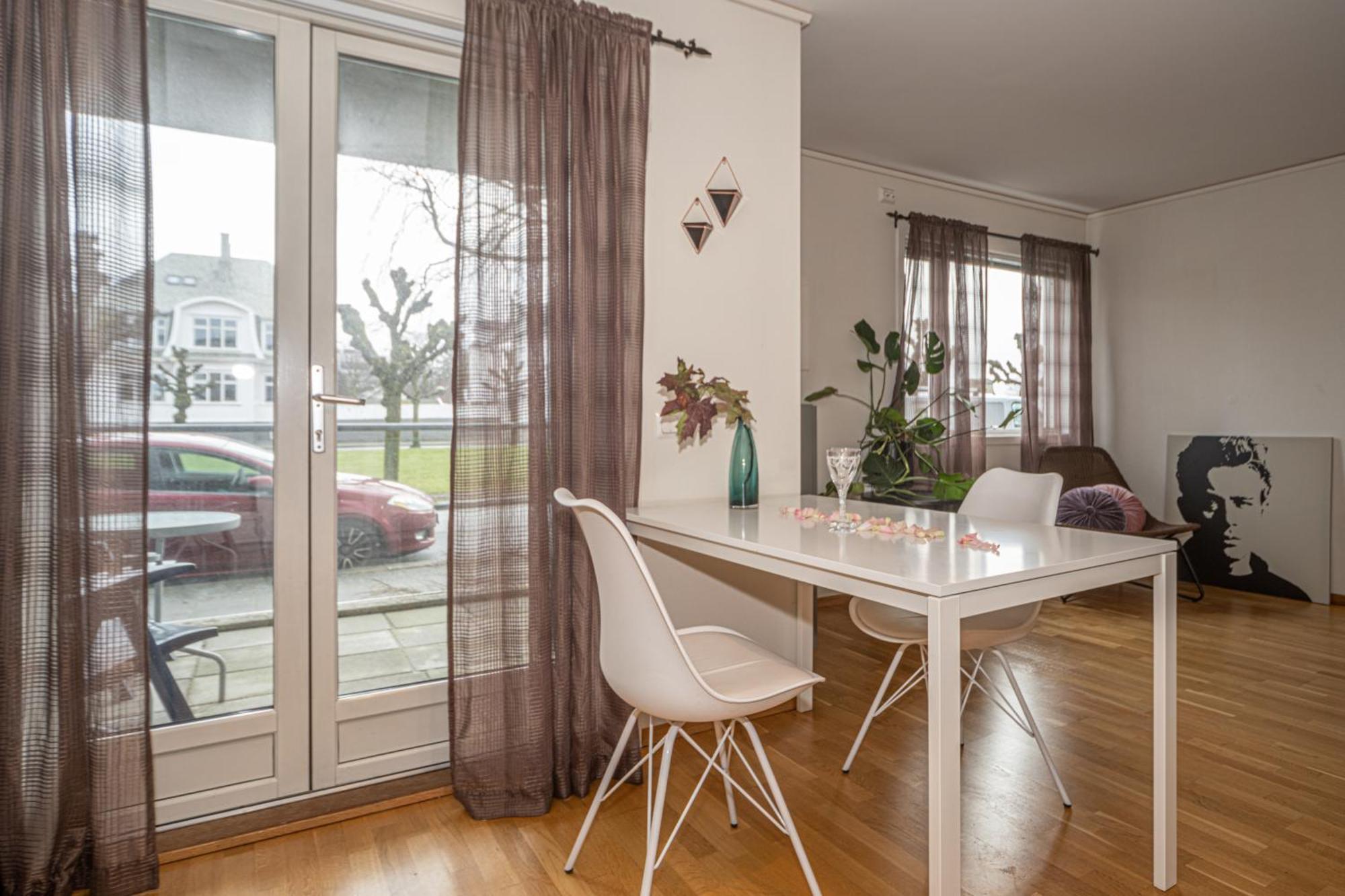Supersentral 3-Roms Leilighet Med Parkering I Garasje Haugesund Esterno foto